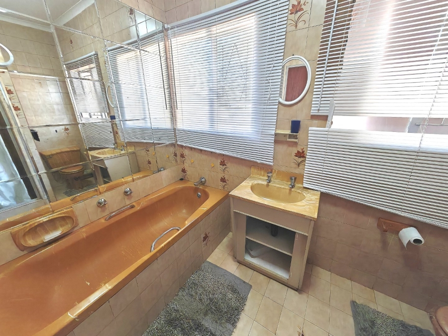 5 Bedroom Property for Sale in Fichardt Park Free State